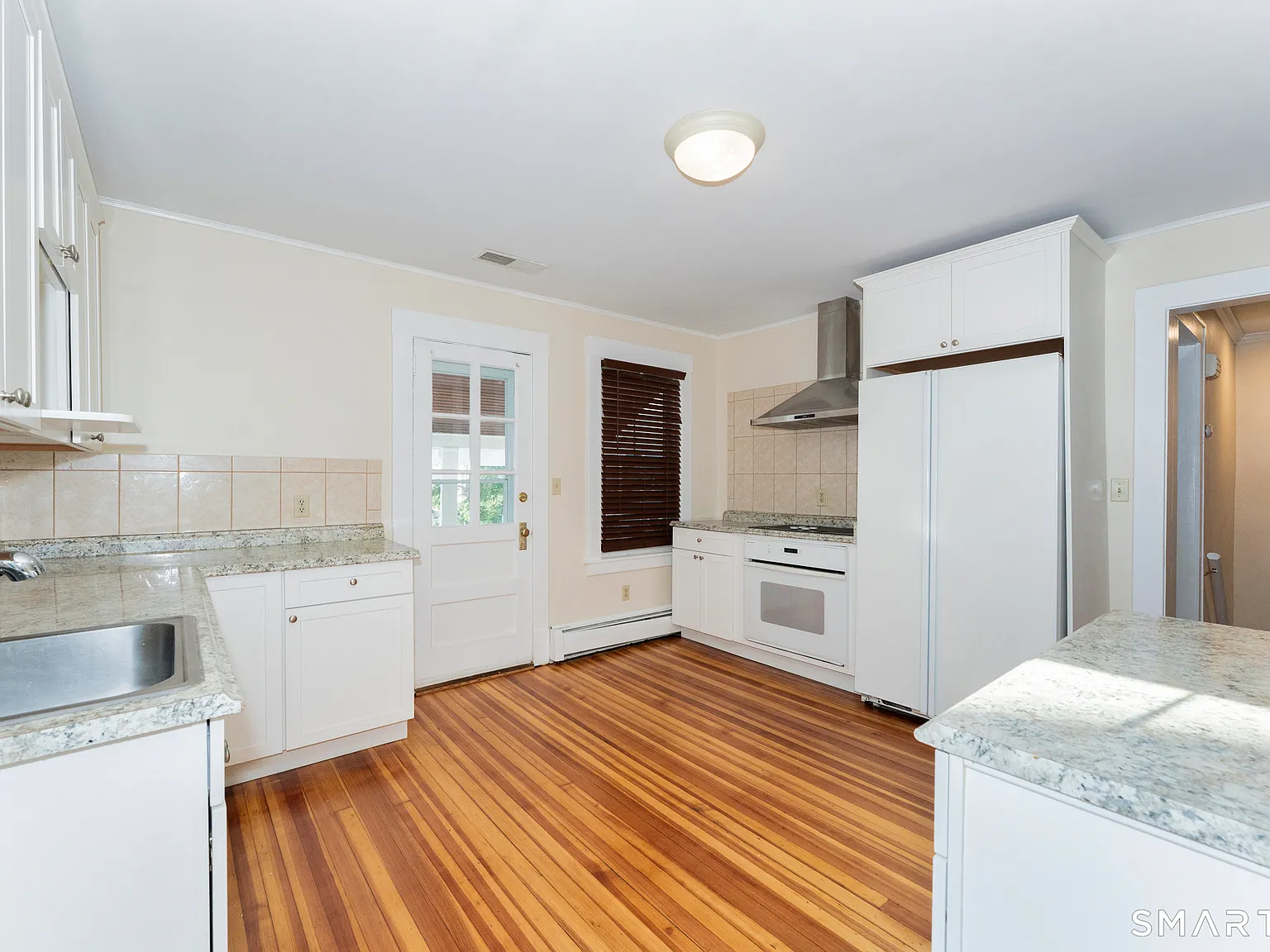 2 bed, 1.5 bath, 1900 sqft, $2,600 — Photo 4