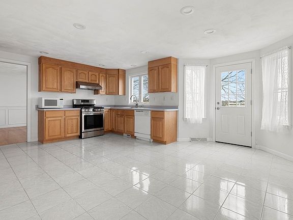 4th image of 4 Tammie Ln