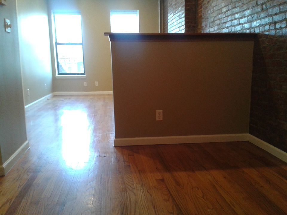 2nd image of 2424 43rd St APT 4F