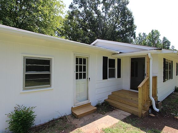 2nd image of 3915 Foster Dr