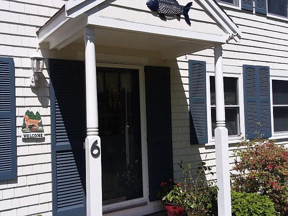 3rd image of 6 Woodland Park Ln