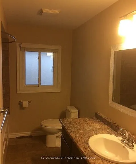 43 Dunvegan Rd #UPPER — Photo 9