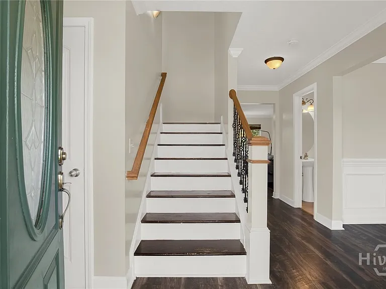384 Manchester Ct — Photo 6