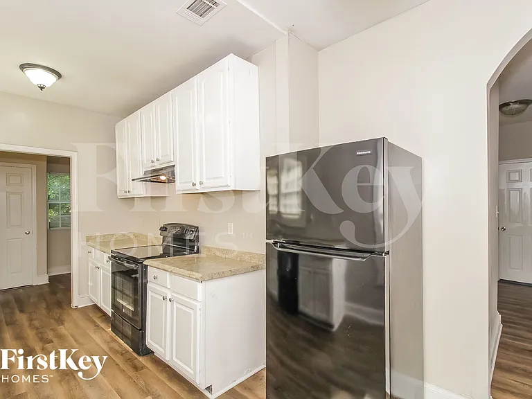 1387 Beecher St SW — Photo 8