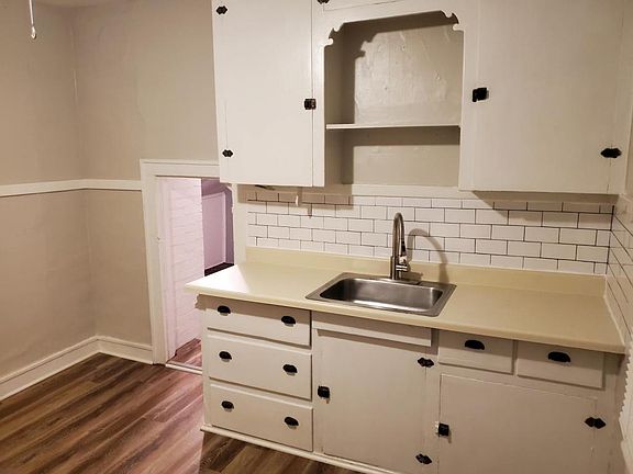 3rd image of 23 Washington St