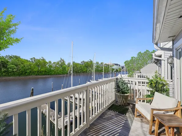 123 Harbor Drive APT 403, Stamford, CT 06902