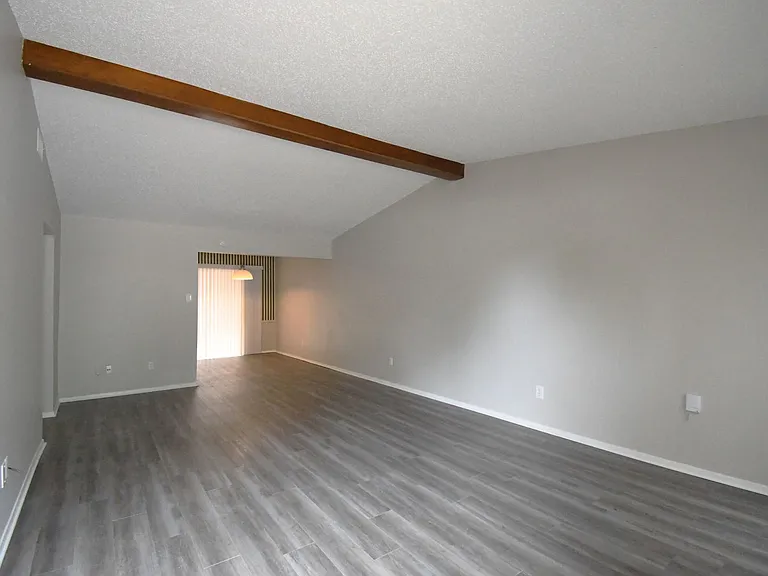 7114 Gatewood Dr — Photo 4