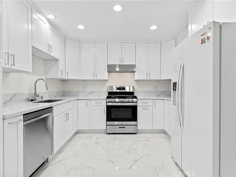 8832 Odessa Ave — Photo 4