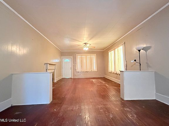 4th image of 310 Burke Ave