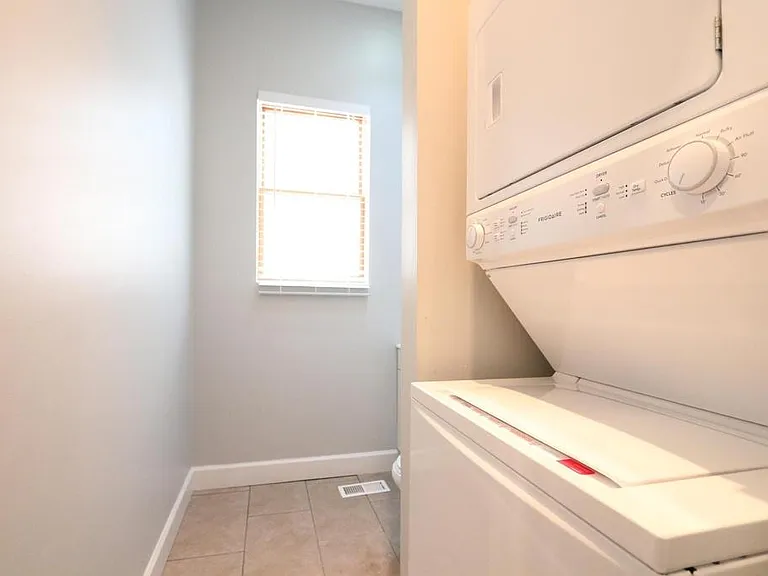 1940 S Carpenter St #1 — Photo 5