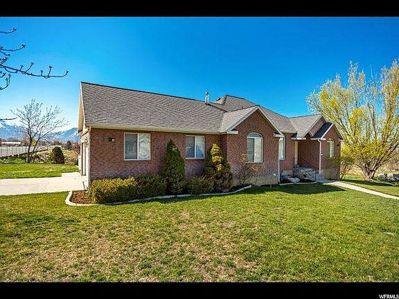 2nd image of 1468 Crandall Dr