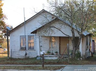 1114 N Main St, Pleasanton, TX 78064