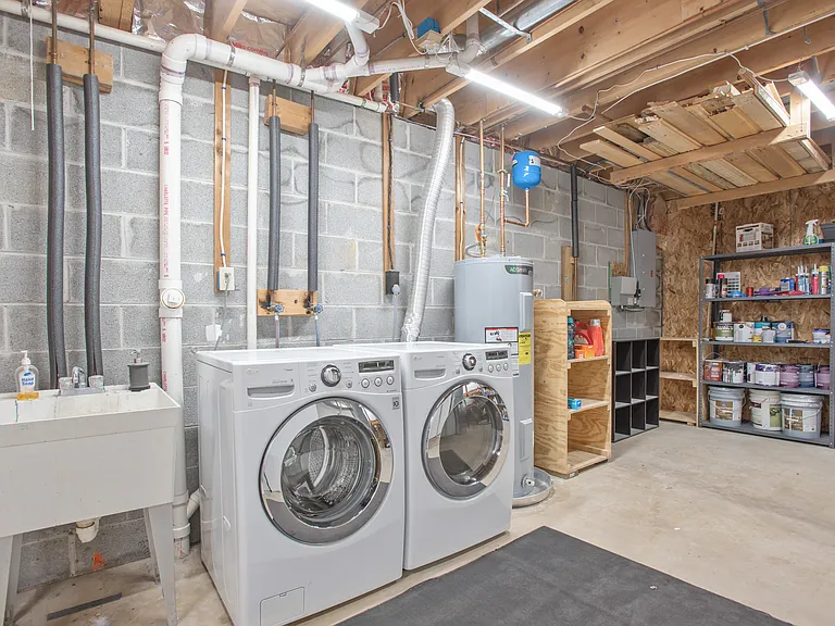 1619 Summit Dr — Photo 32