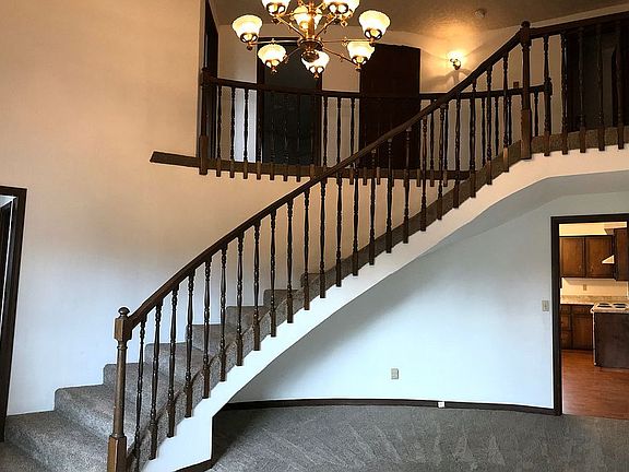 2nd image of 119 Alturas Dr