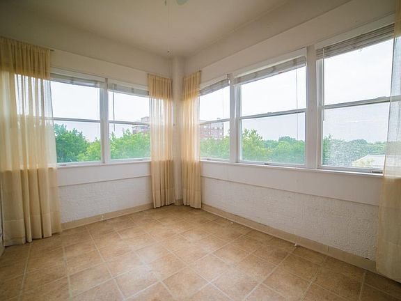 4th image of 420 E Armour Blvd APT 6SE