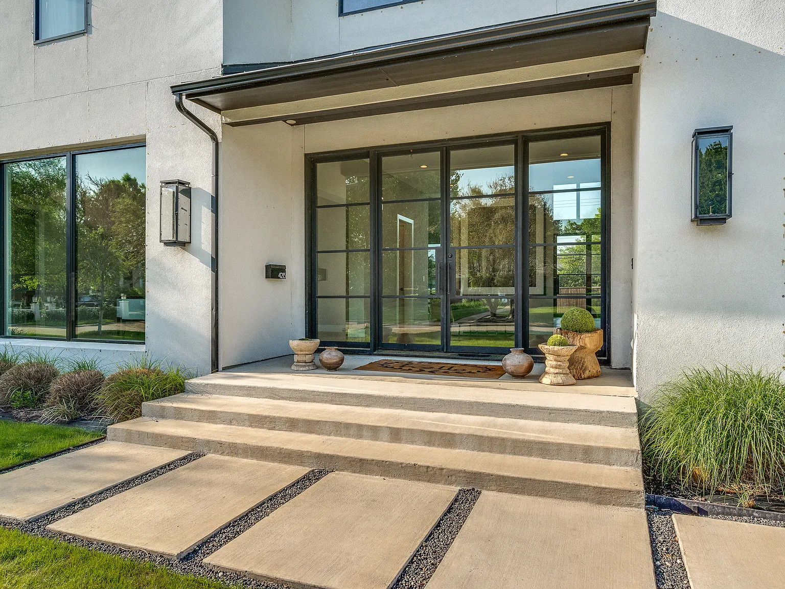 4 bed, 7200 sqft, $45,000 — Photo 3