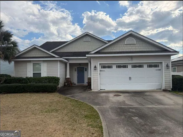 202 Waters Edge Dr, Kingsland, GA 31548