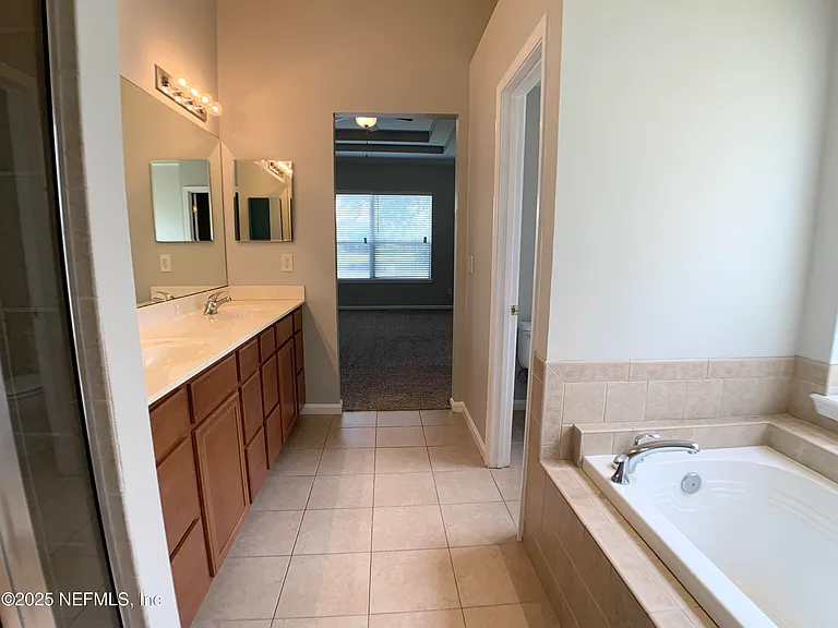 1213 Harbour Town Dr — Photo 25