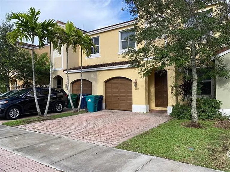 4017 SW 149th Ct #Townhouse 4017 — Photo 3