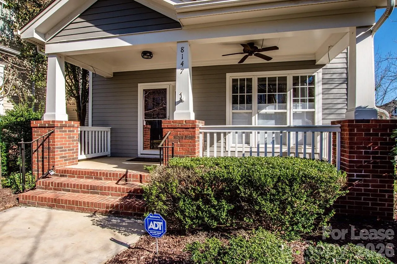 3 bed, 2.5 bath, 1400 sqft, $2,750 — Photo 2