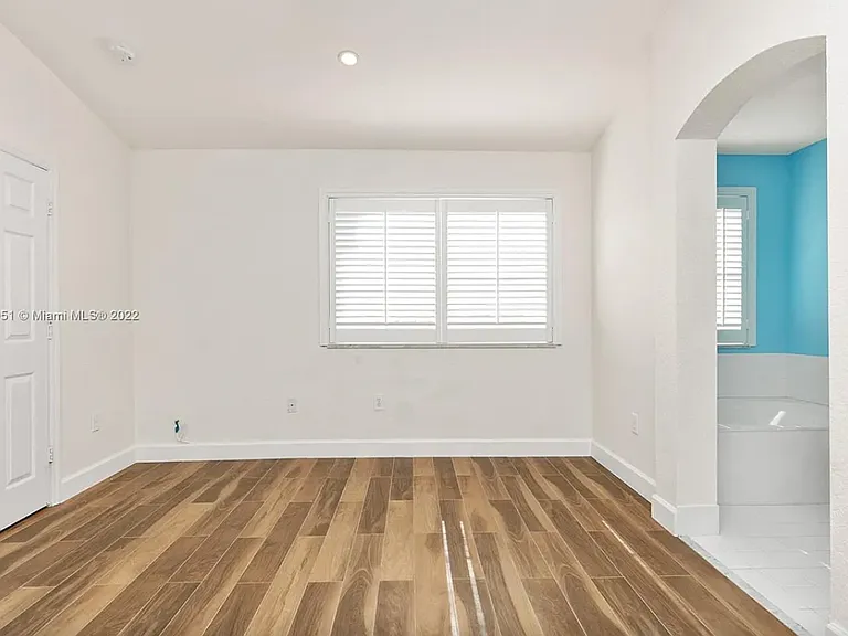 935 Corkwood St — Photo 38
