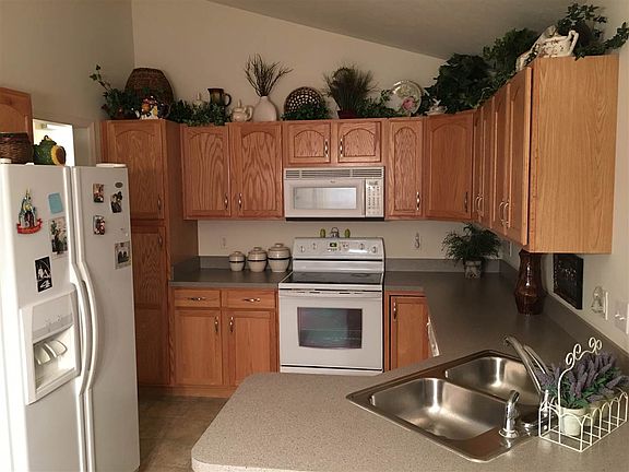 5th image of 1922 Wild Rose Ln