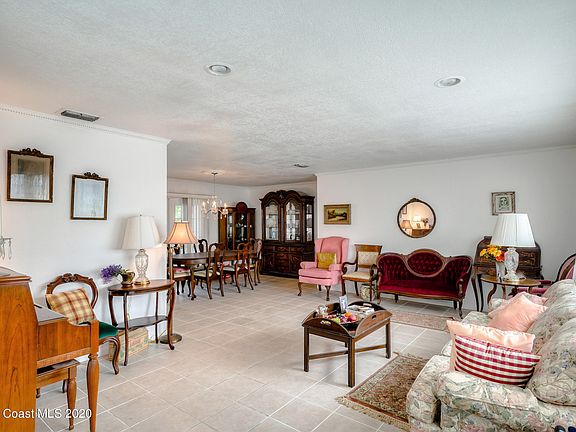 4th image of 304 Hamlin Ave