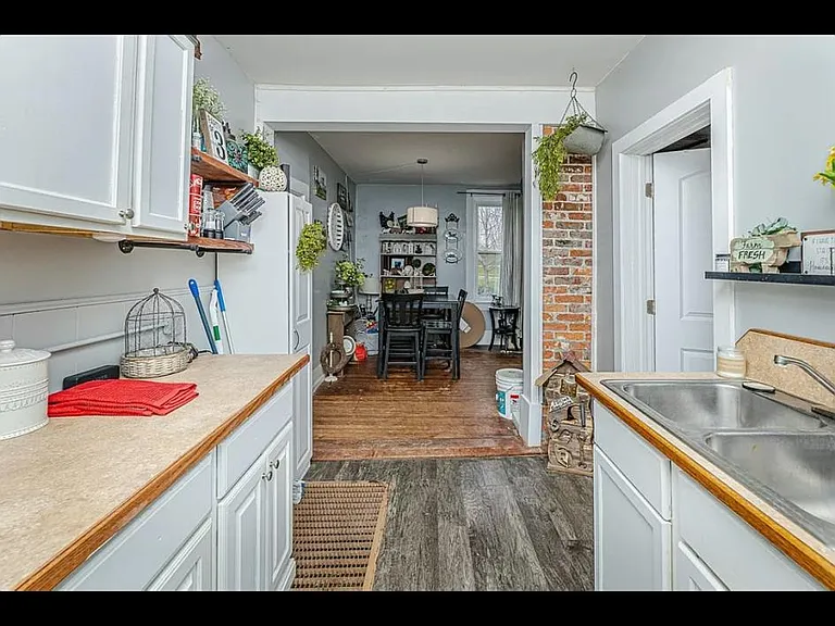 1619 W 7th St — Photo 13