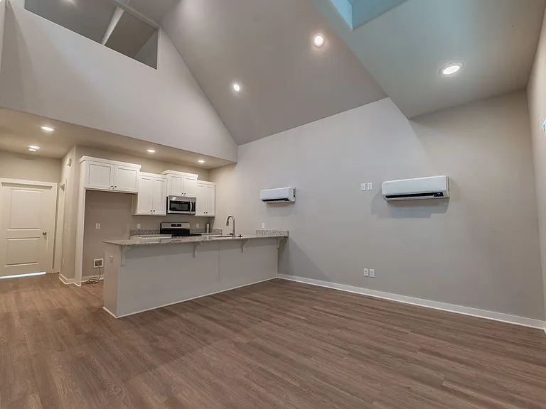 1315 S Van Buren Ave — Photo 18