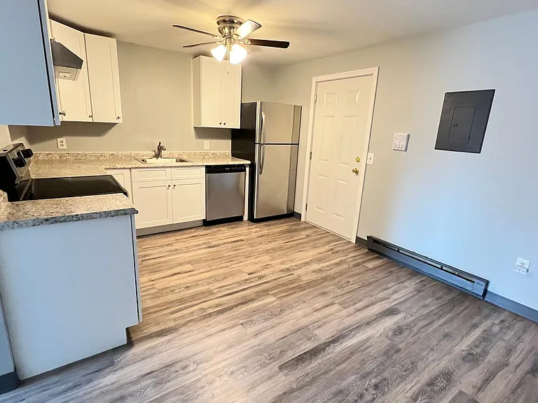 12 E Side Dr #12 — Photo 2