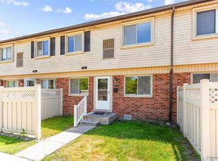 24973 Mayfair St, Flat Rock, MI 48134