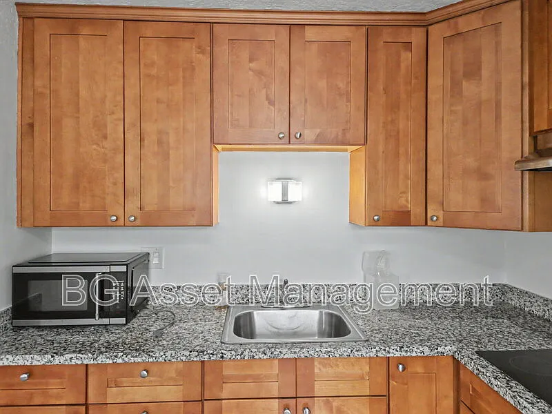 2 bed, 1.0 bath, 850 sqft, $2,150 — Photo 3