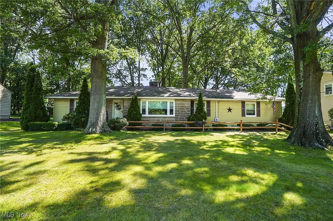488 Fernwood Ave photo 1