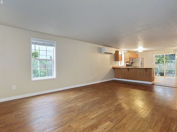 4th image of 15405 NE 13th Cir
