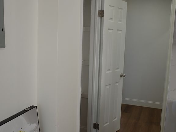 2nd image of 304 Vineland Ave #3