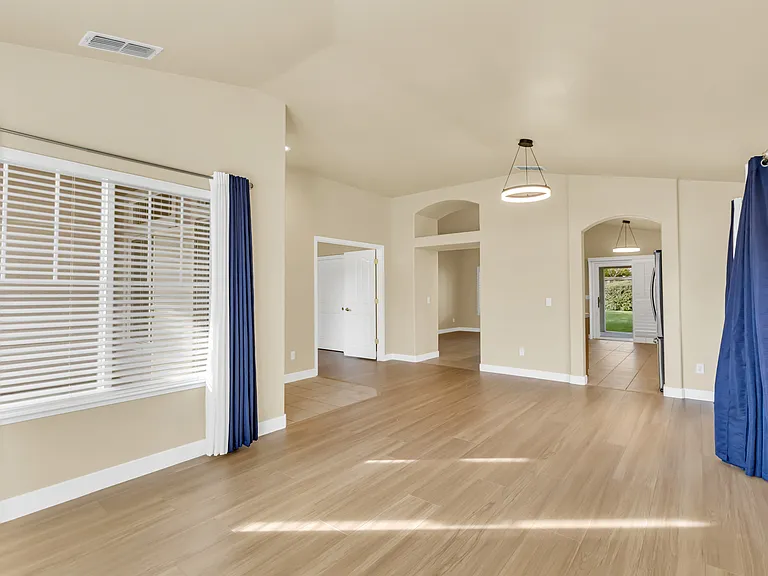 8795 Monterey Oaks Dr — Photo 14
