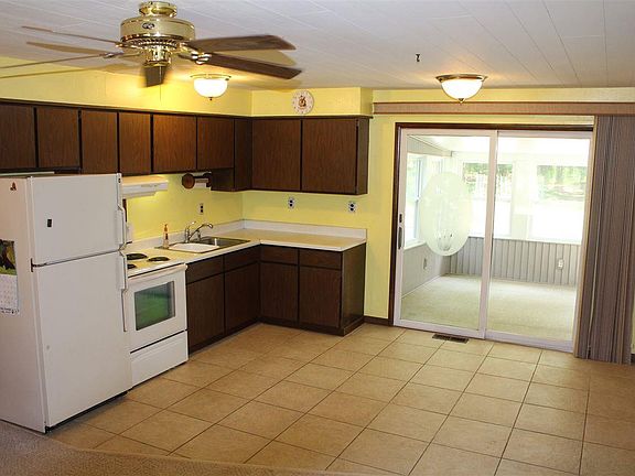 5th image of 8298 Aarwood Trl NW