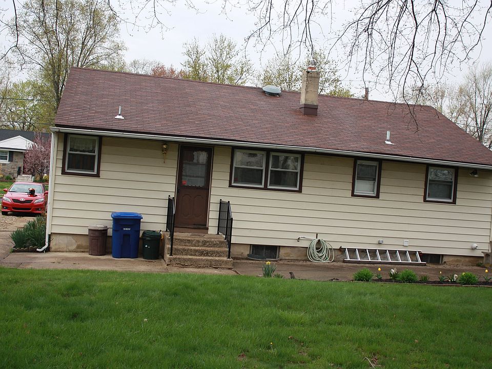 2nd image of 2819 Burgundy Dr