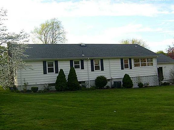 4th image of 16 Cadoret Dr