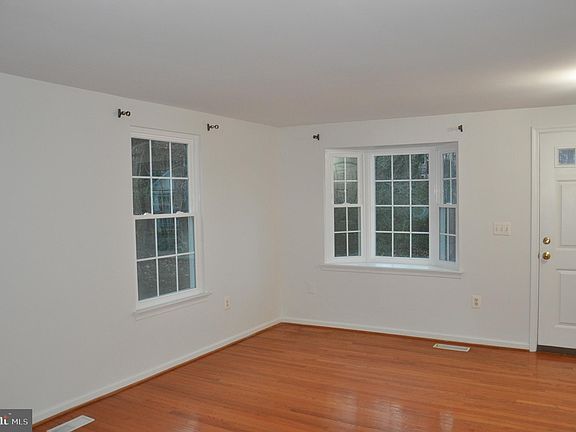 4th image of 25 Wyatt Ct