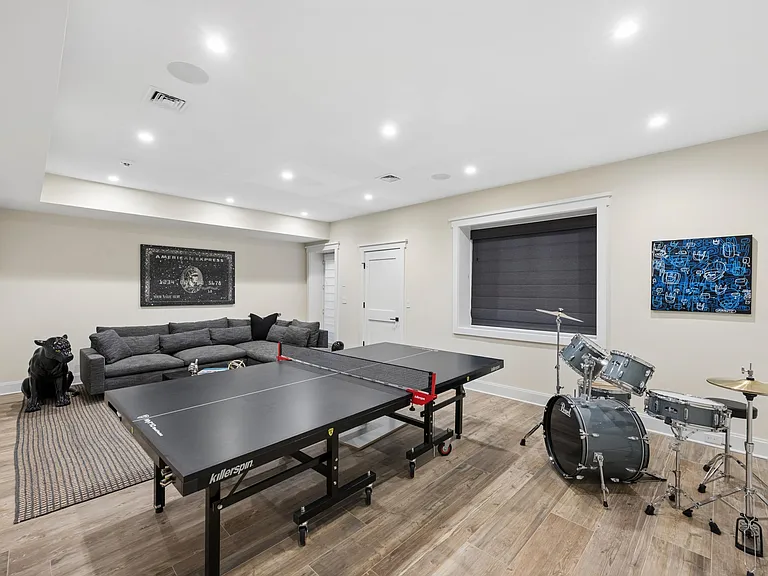 64 Birchwood Ln — Photo 17
