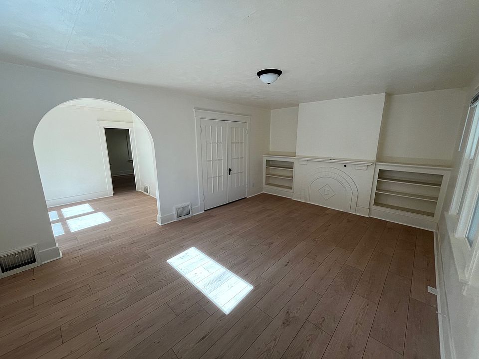 1st image of 1905 N Grand Ave #1905