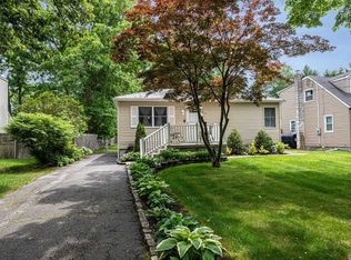 18 Ozark St, Ronkonkoma, NY 11779