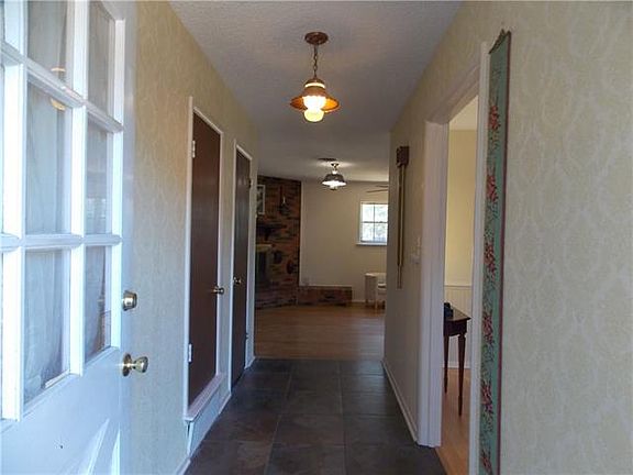 2nd image of 1717 Brooks Dr
