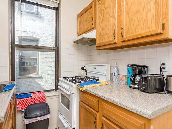 4th image of 2564 35th St APT 2C