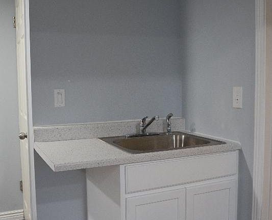 3rd image of 1886 W Champagne Ave