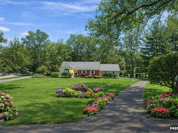 2 Overbrook Pl, Hillsdale, NJ 07642