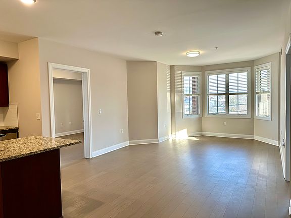 3rd image of 555 10th St Unit 101