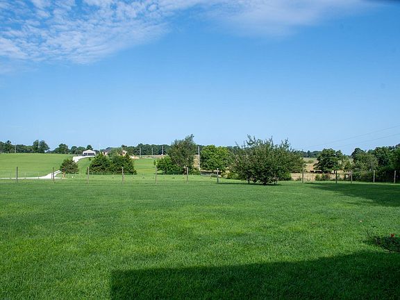 3rd image of 605 Moon Valley Road