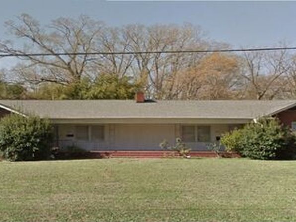 1049 E Main St